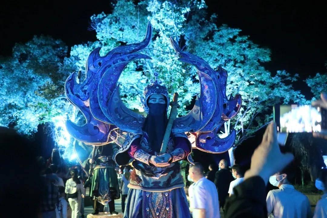 省十四届人大二次会议主席团举行第一次会议 推选王宁石玉钢等10人为主席团常务主席