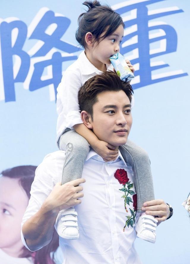 小萌妹的甜美装扮