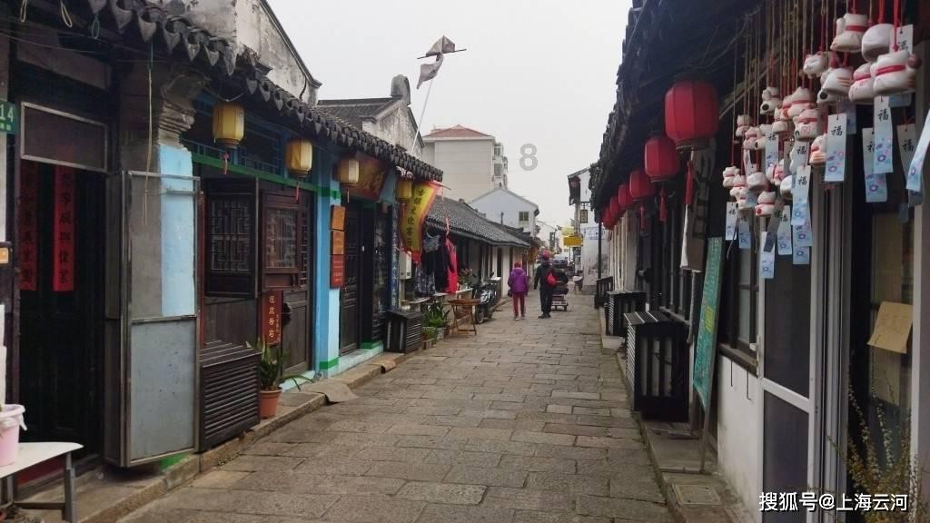 探索吉鹿力问答社区,解锁装修新房,墙上贴壁纸好还是刷乳胶漆好?哪个省钱而且环保?乐趣